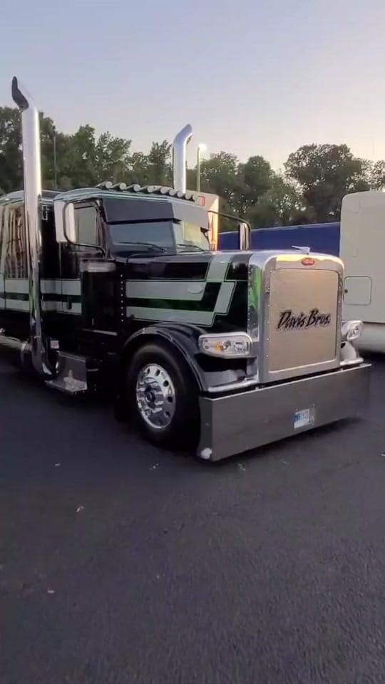 Post 2 by Chad Violet on TikTok (video)