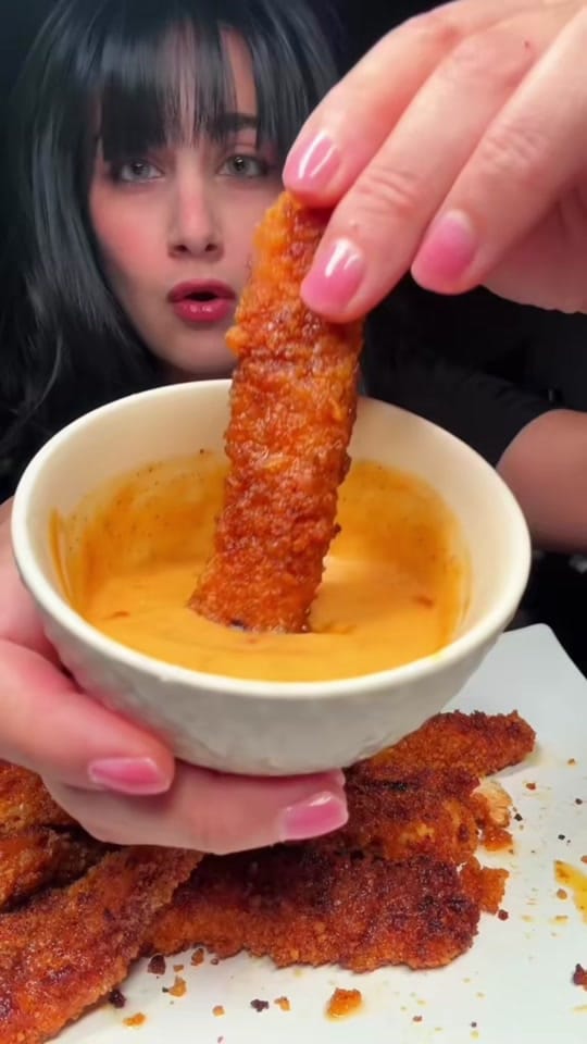 Post 5 by itsdinalog 🌮🍟🍕🍔 on TikTok (video)