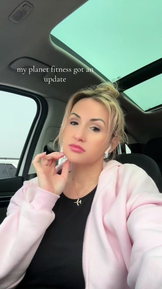 Post 3 by katiewanderstheworld on TikTok (video)