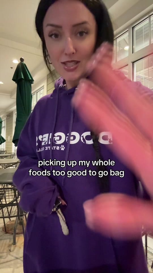 Post 1 by Lo on TikTok (video)