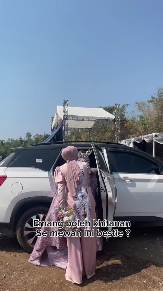 Post 8 by Nafis Wedding Gallery on TikTok (video)