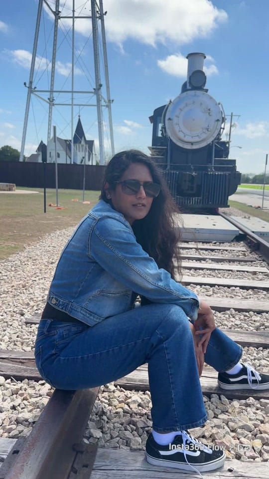 Post 10 by shikha_ugc on TikTok (video)