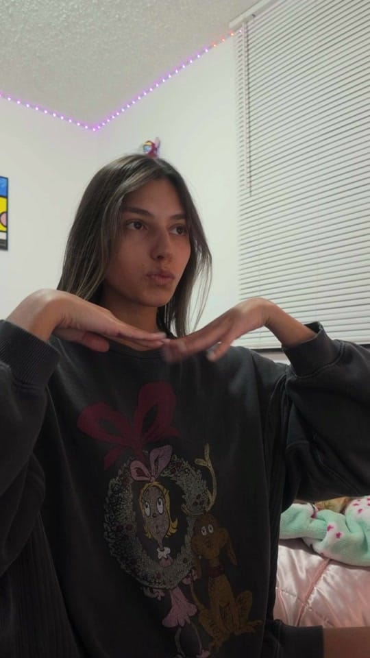 Post 5 by L E Y D A M A R I on TikTok (video)