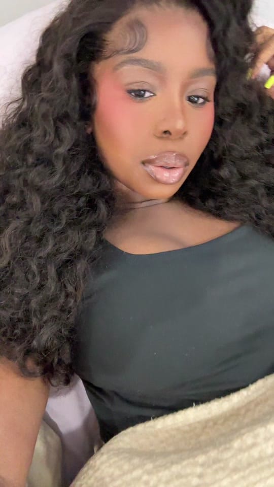 Post 3 by Naomi| Wig Influencer on TikTok (video)