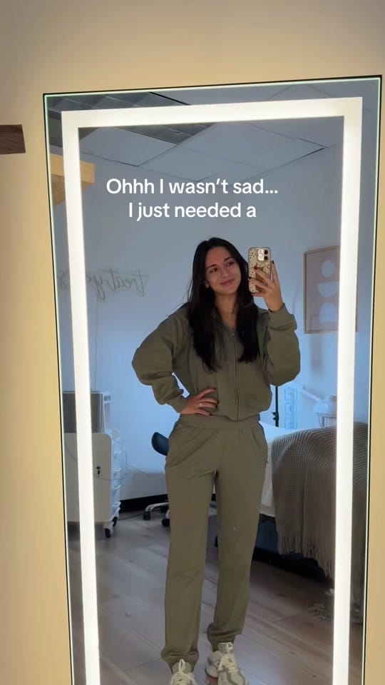 Post 9 by Valentina Brown on TikTok (video)