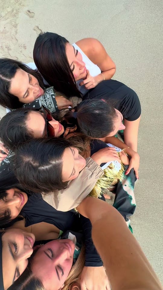 Post 3 by Gaby Kisses on TikTok (video)