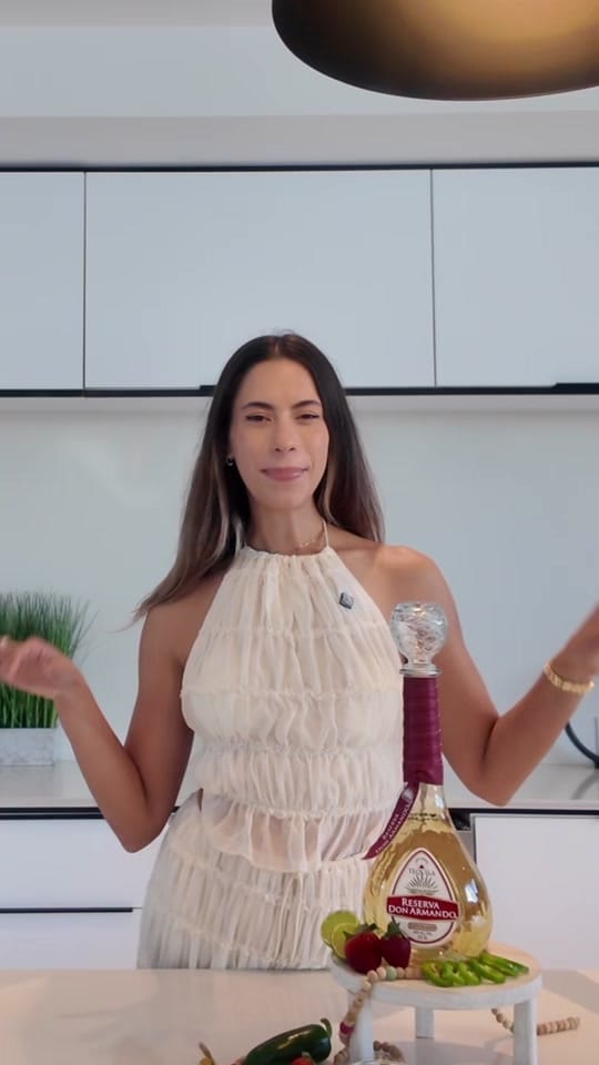 Post 8 by Gaby Kisses on TikTok (video)