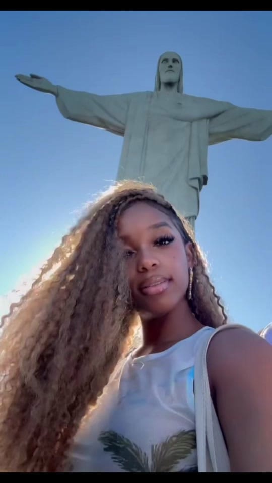 Post 2 by Chē on TikTok (video)
