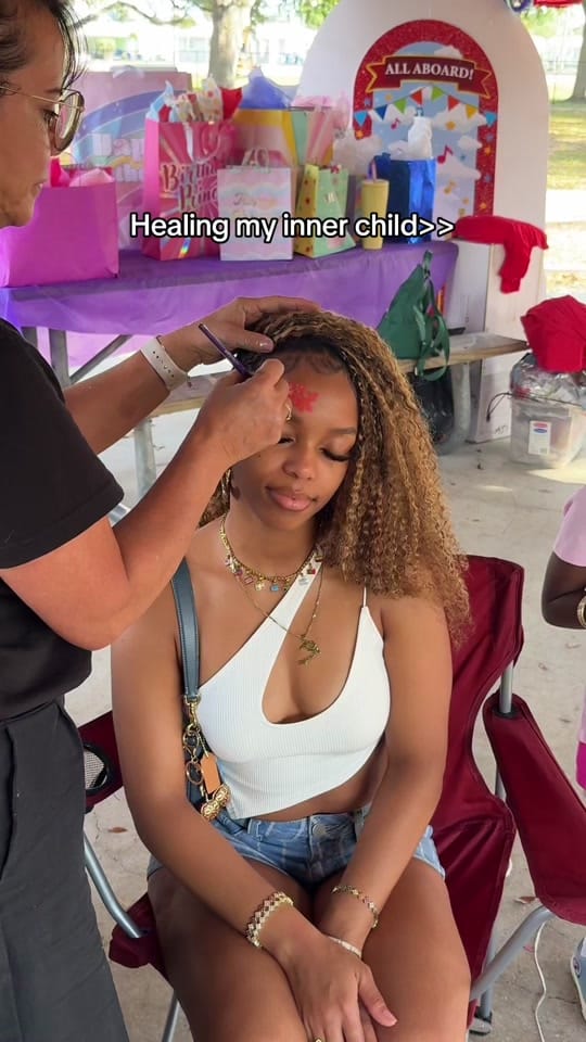 Post 3 by Chē on TikTok (video)