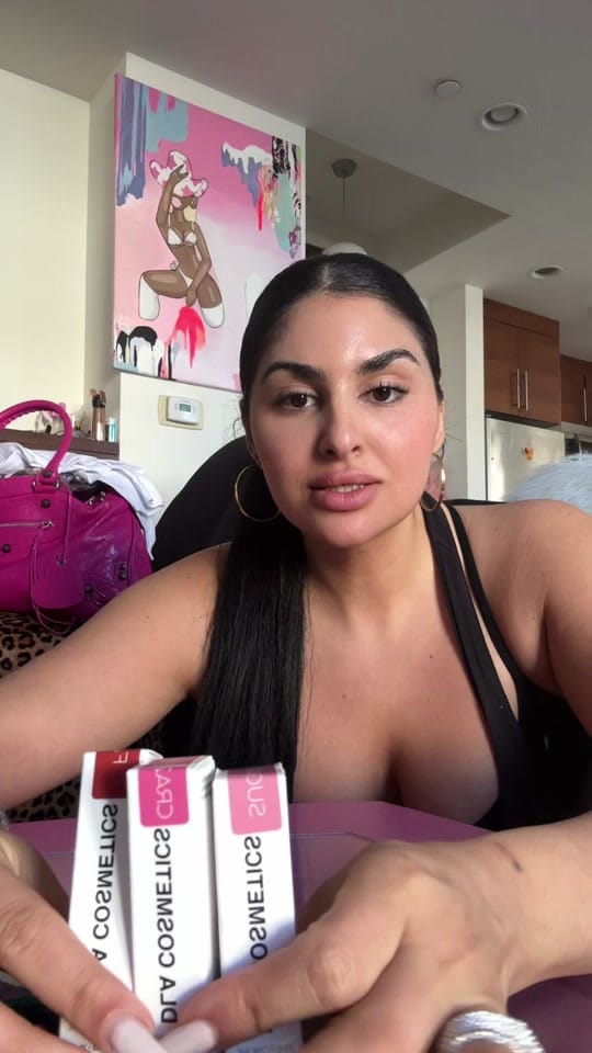 Post 6 by adrianasahar on TikTok (video)