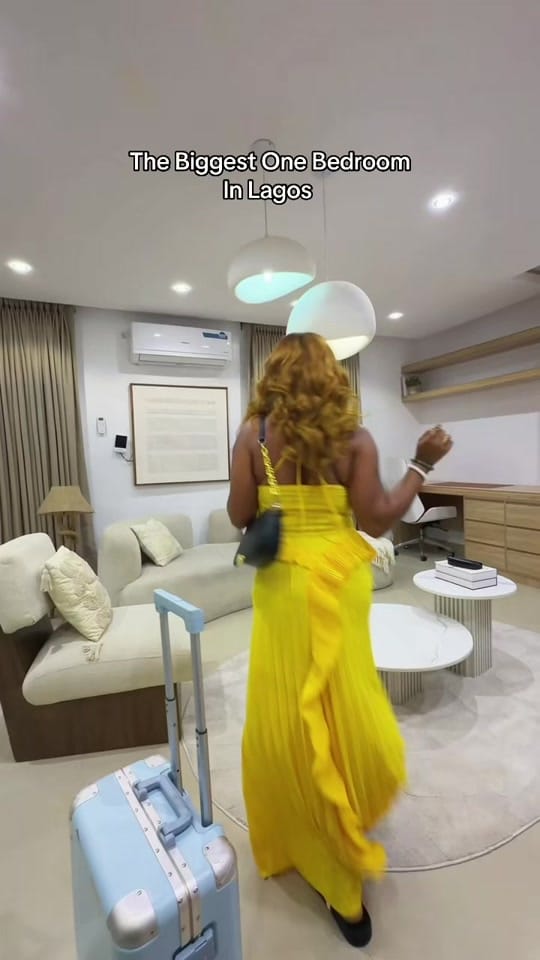Post 7 by Busayo Debs on TikTok (video)