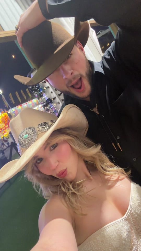 Post 4 by Lauren Ardite on TikTok (video)