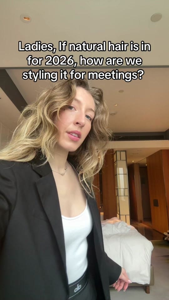 Post 1 by Julia on TikTok (video)