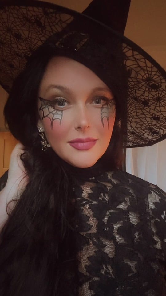 Post 1 by Heleyna Holmes on TikTok (video)