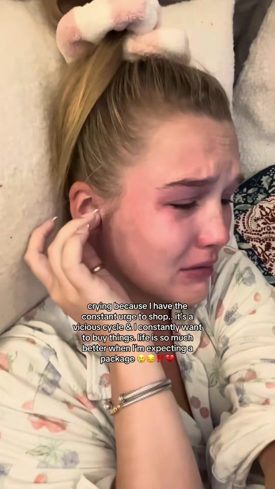 Post 8 by Isadora Violetta on TikTok (video)