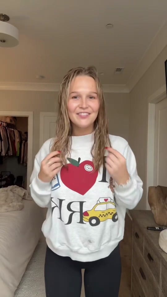 Post 1 by Isadora Violetta on TikTok (video)