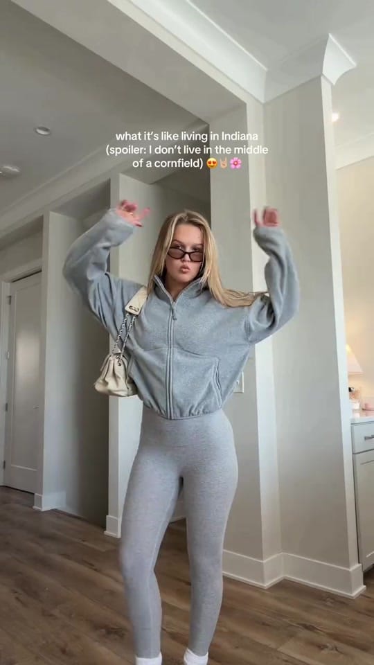Post 4 by Isadora Violetta on TikTok (video)