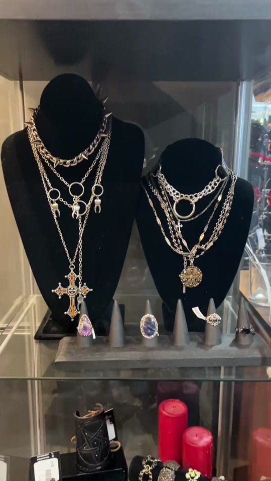 Post 2 by la loupe noir on TikTok (video)