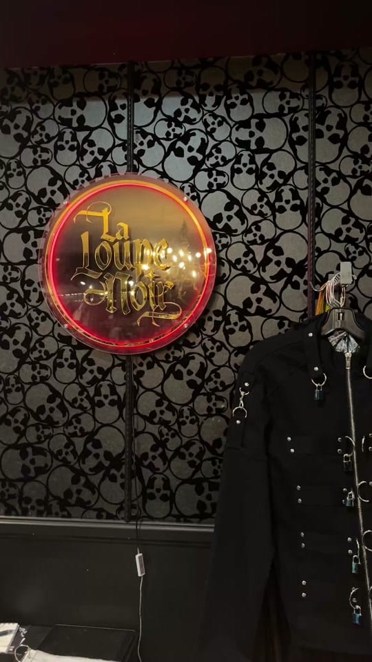 Post 8 by la loupe noir on TikTok (video)