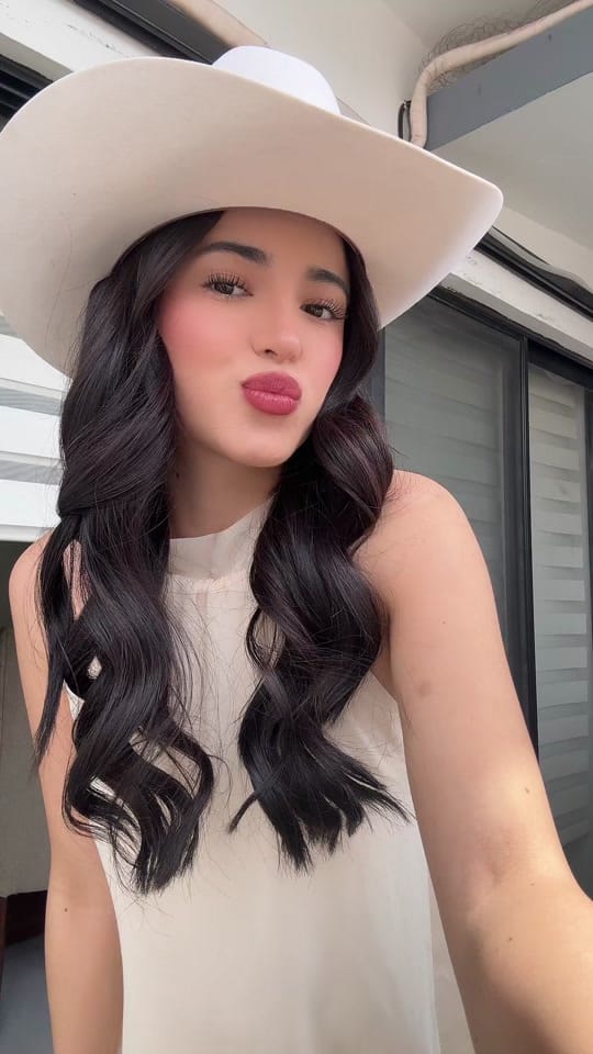 Post 5 by em <3 on TikTok (video)