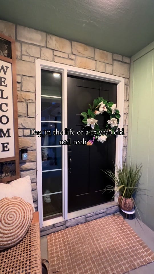 Post 8 by nailsbyadlih on TikTok (video)