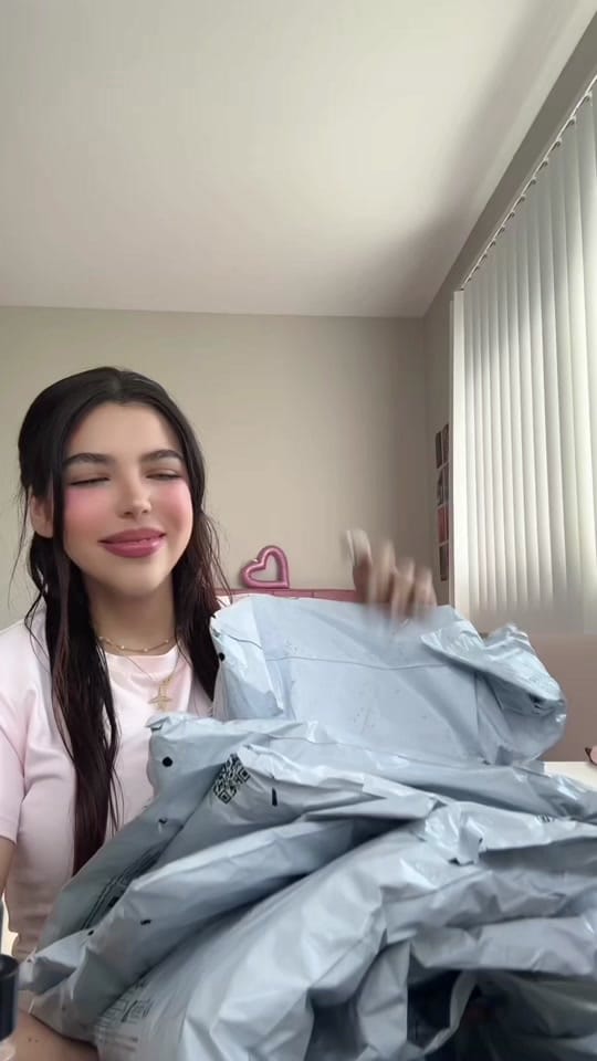 Post 8 by Paola⭐️ on TikTok (video)
