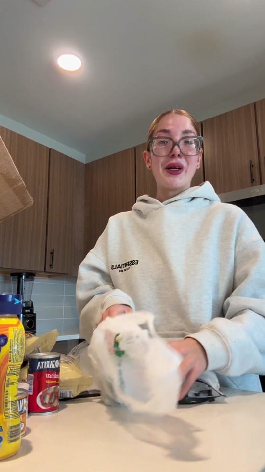 Post 8 by Esthefania Moncada on TikTok (video)