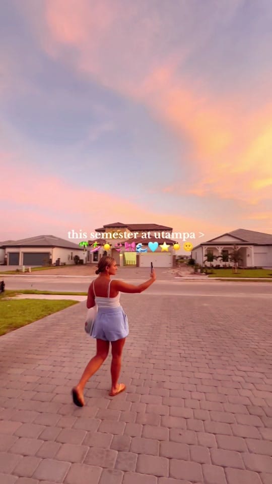 Post 8 by Kayla!!! 🍌🌸🏄‍♀️ on TikTok (video)