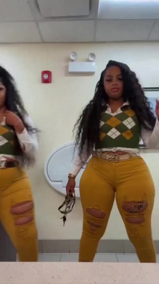Post 5 by Twin Mia on TikTok (video)