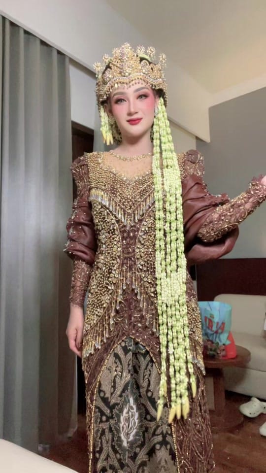 Post 3 by Chindy Cenora on TikTok (video)