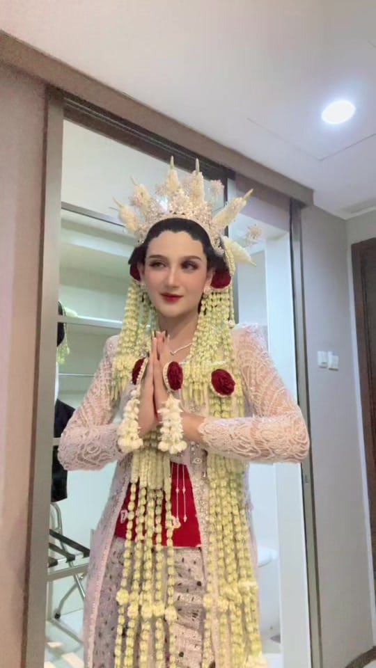 Post 8 by Chindy Cenora on TikTok (video)