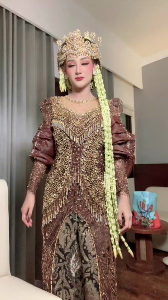Post 4 by Chindy Cenora on TikTok (video)