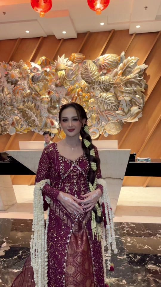 Post 7 by Chindy Cenora on TikTok (video)