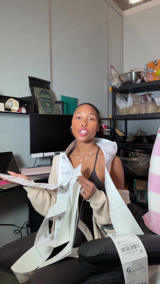 Post 2 by Lacara- Content Creator 🏝 on TikTok (video)