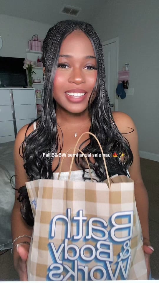 Post 9 by safiya |fragrance & beauty| on TikTok (video)
