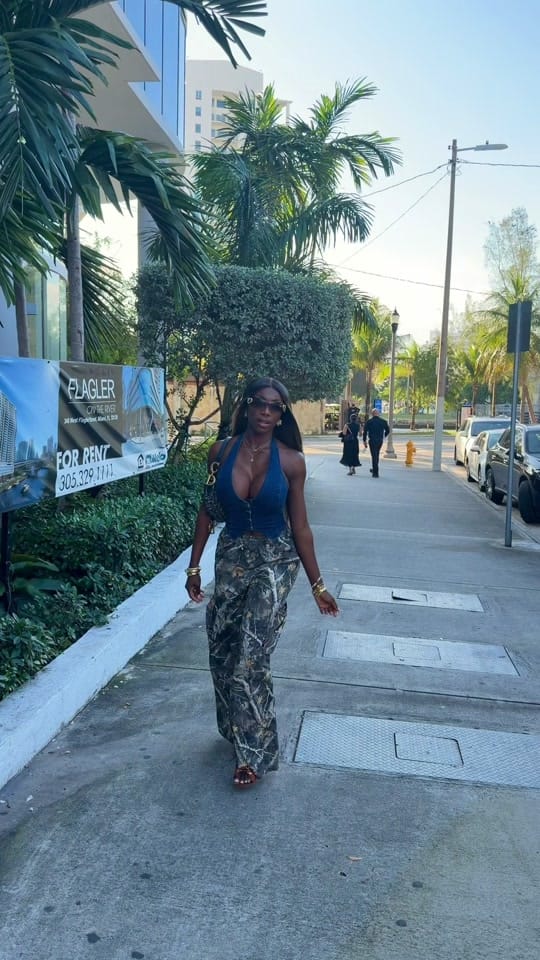 Post 2 by Evey Aminey on TikTok (video)