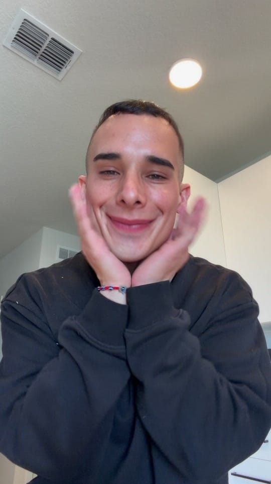 Post 5 by Jo Pinilla | Content Creator on TikTok (video)