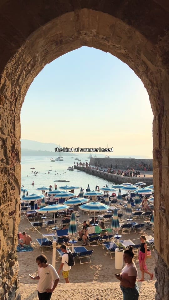 Post 1 by Liz Inglisa on TikTok (video)