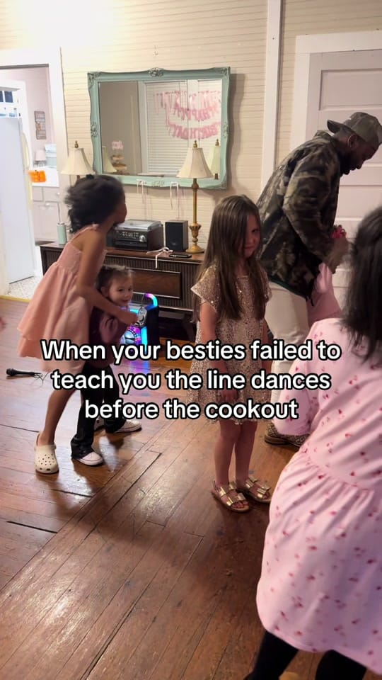 Post 7 by Rachel Perry on TikTok (video)