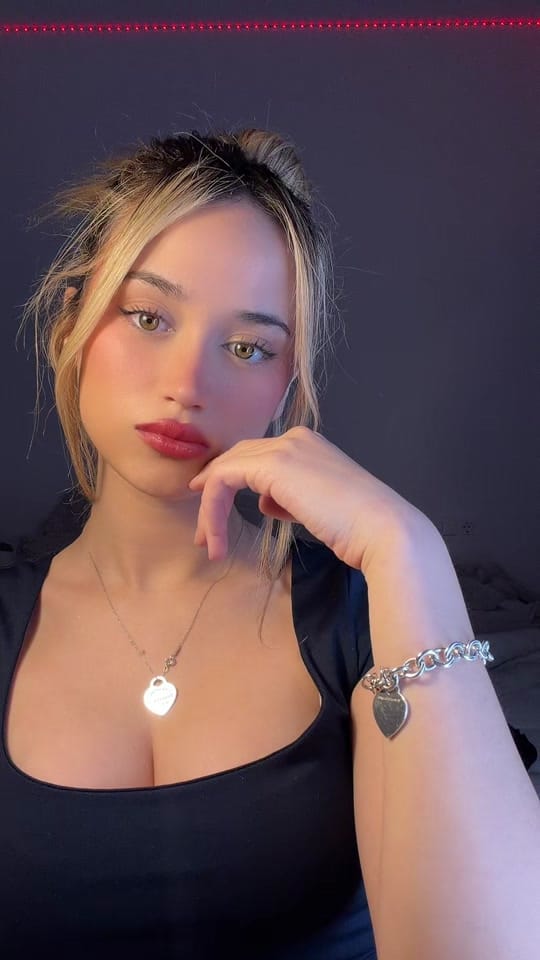 Post 1 by 𝐀𝐝𝐫𝐢 on TikTok (video)