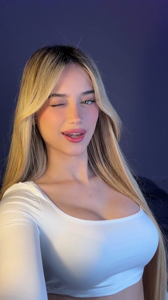 Post 3 by 𝐀𝐝𝐫𝐢 on TikTok (video)