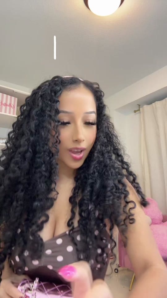 Post 6 by Kenia Wright on TikTok (video)