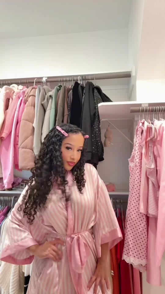 Post 8 by Kenia Wright on TikTok (video)
