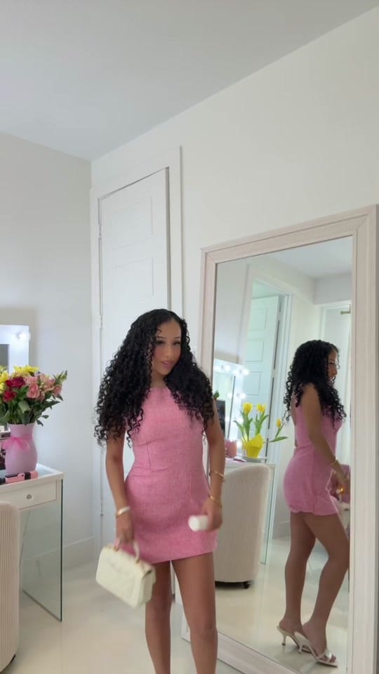 Post 2 by Kenia Wright on TikTok (video)