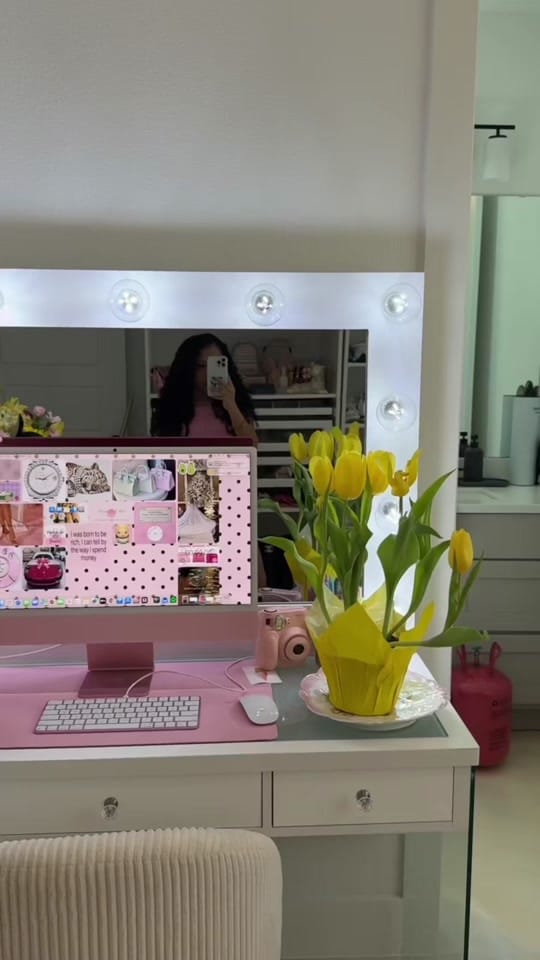 Post 3 by Kenia Wright on TikTok (video)
