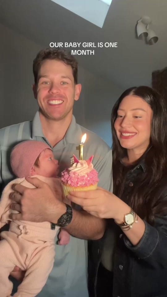 Post 2 by Valeria Evans on TikTok (video)