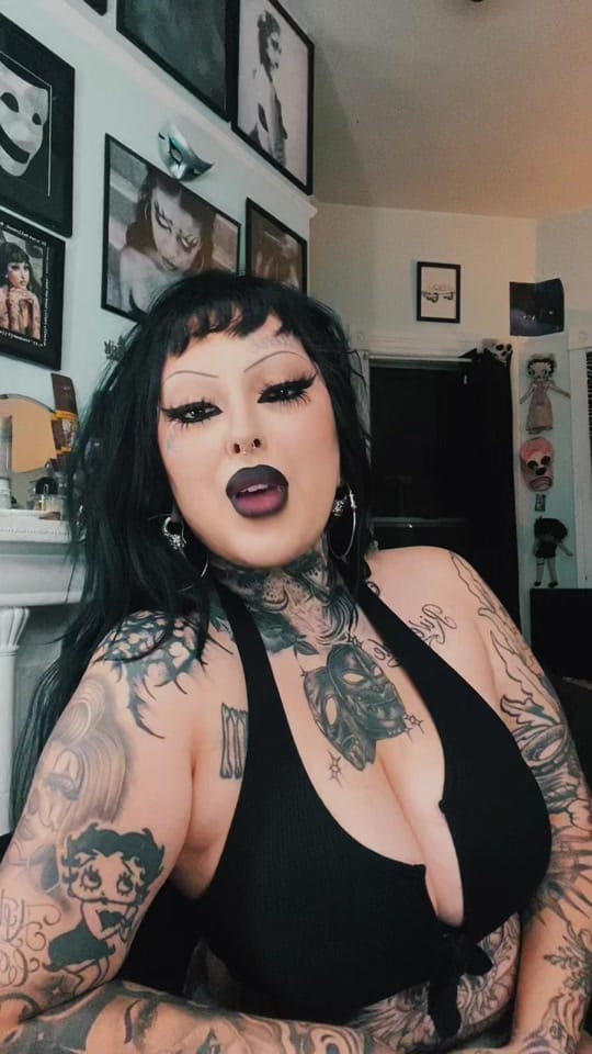 Post 3 by selenas on TikTok (video)