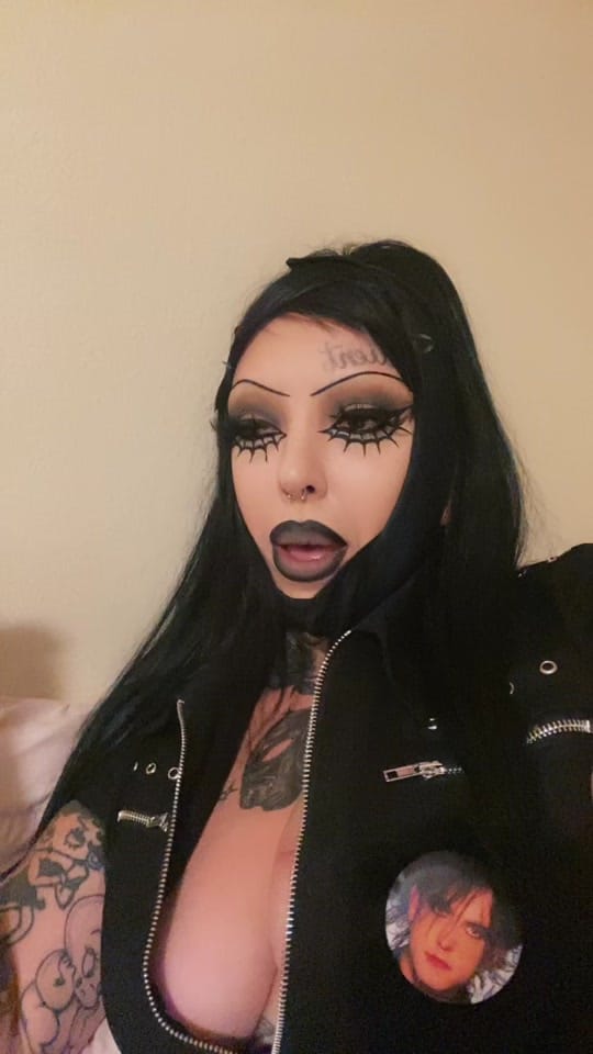 Post 7 by selenas on TikTok (video)