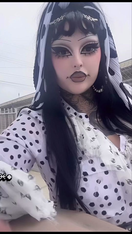 Post 2 by selenas on TikTok (video)