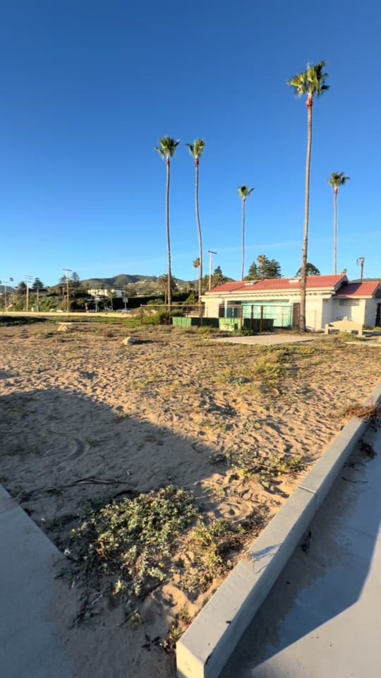 Post 4 by Hakim California on TikTok (video)